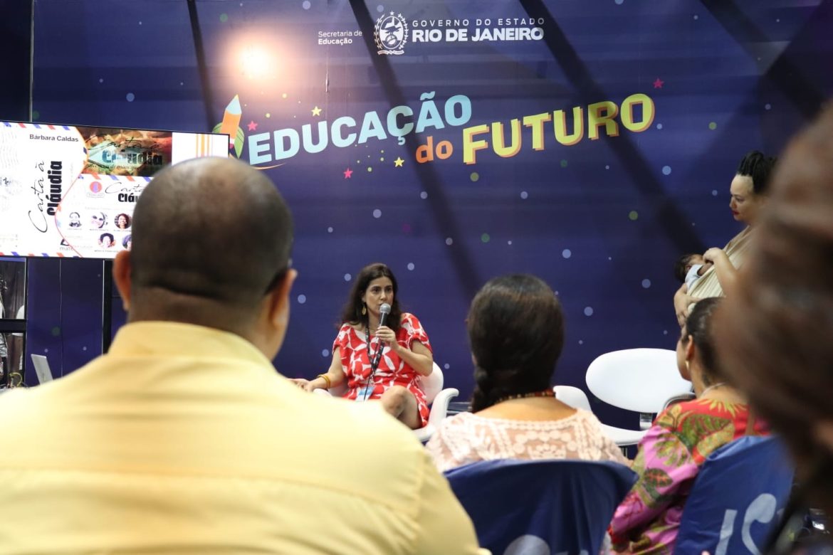 Carta à Cláudia: Bárbara Caldas desperta reflexão com ênfase na educação antirracista e outras nuances, como a interseccionalidade, por meio de palestra   