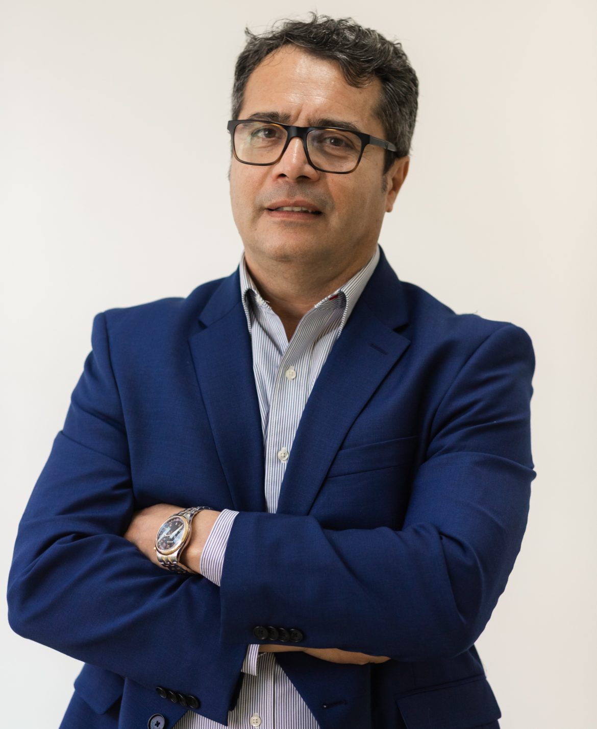 A Imersão Literária de José Cristovam: ‘Retratos no Espelho’ Transforma Leitor em Protagonista
