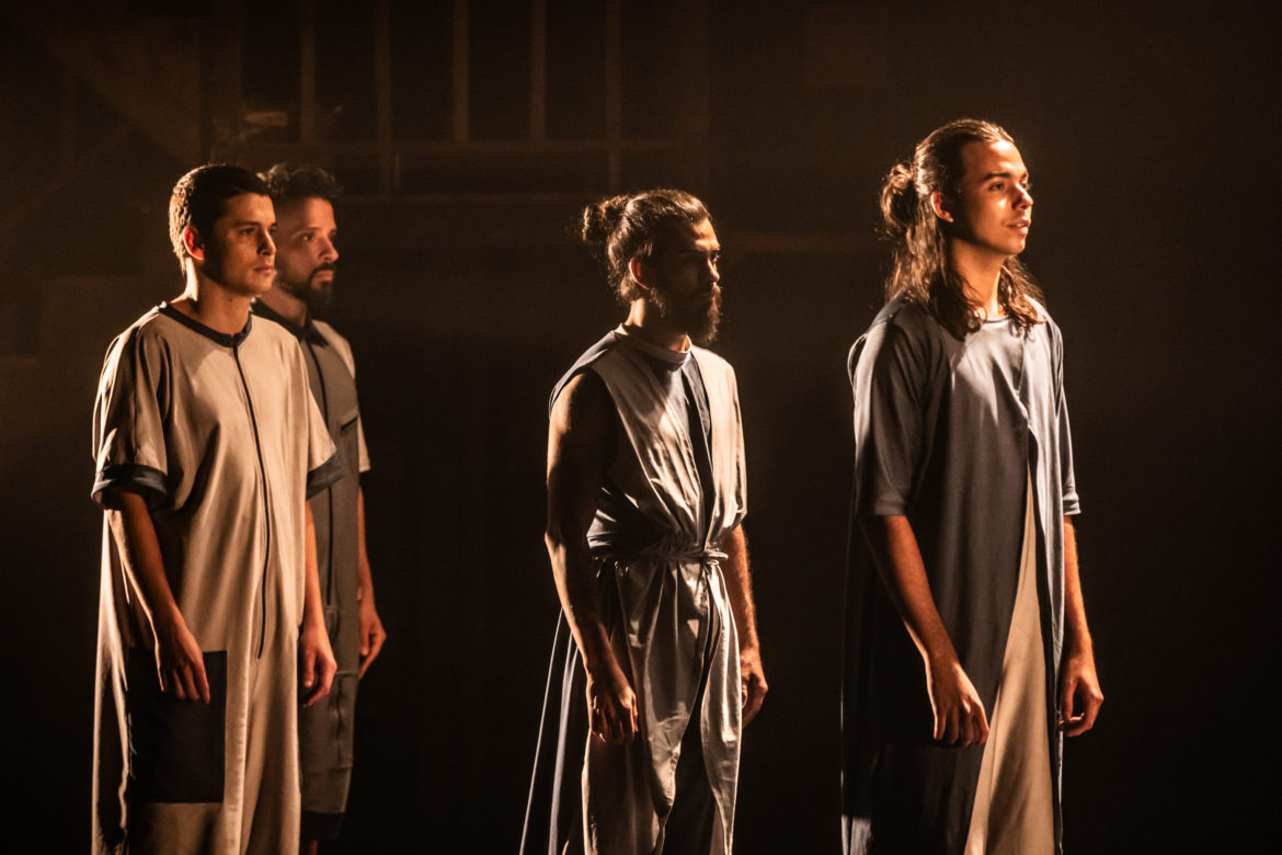 Últimas apresentações:Espetáculo “Feio” reflete sobre redes sociais, tecnologia e o desejo de aceitação em nova temporada no Teatro Ziembinsk